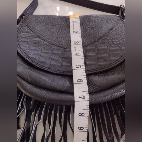 Black, 100% Leather, Cross Over, Fringe, Flap, Magnetic Closure, Silver Hardware - Picture 5 of 12
